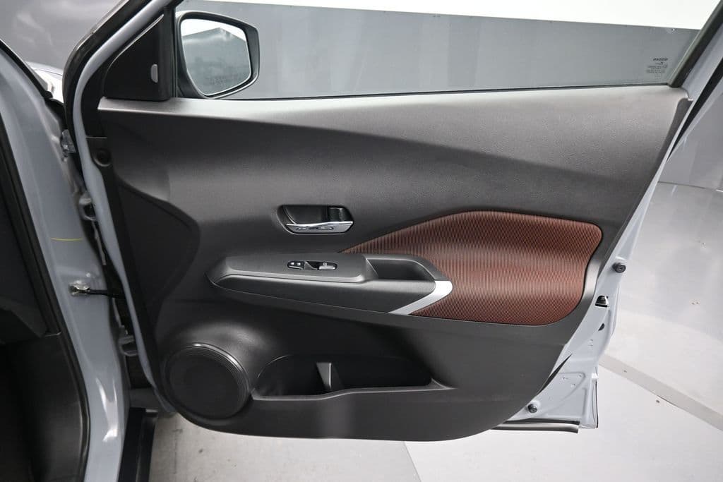 2023 Nissan Kicks SR, photo 38 of 57
