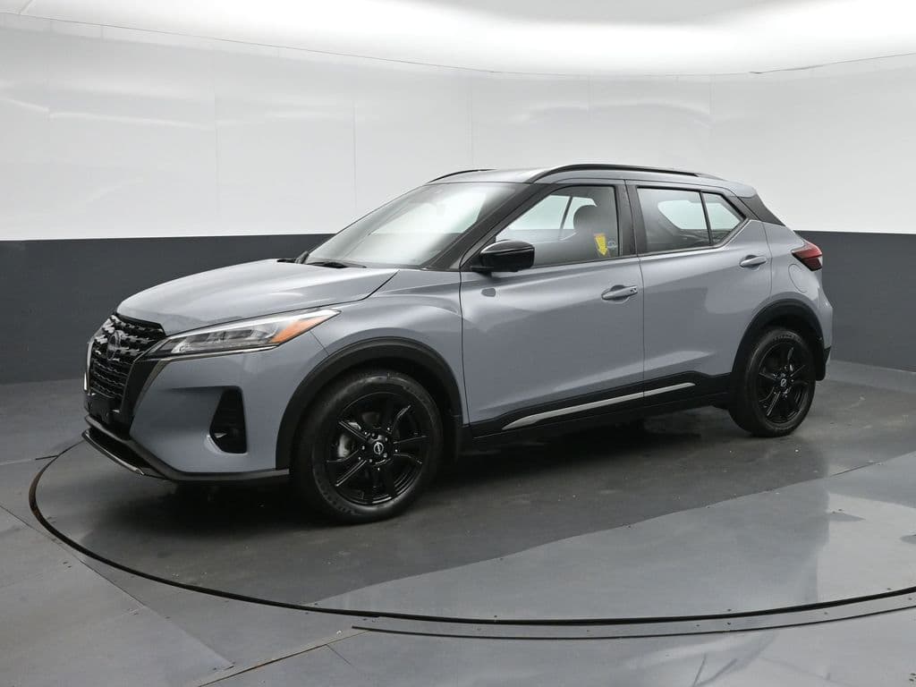 2023 Nissan Kicks SR, photo 3 of 57