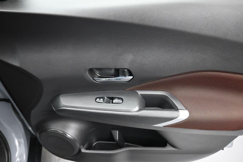 2023 Nissan Kicks SR, photo 39 of 57