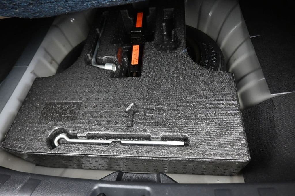 2023 Nissan Kicks SR, photo 44 of 57