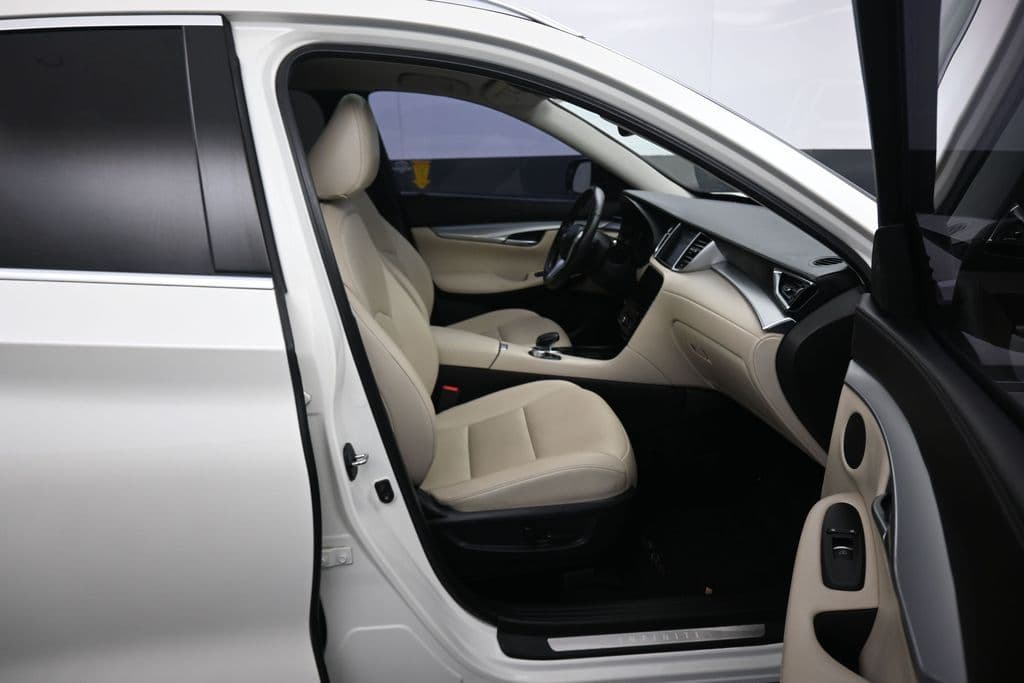 2019 INFINITI QX50 LUXE, photo 39 of 60