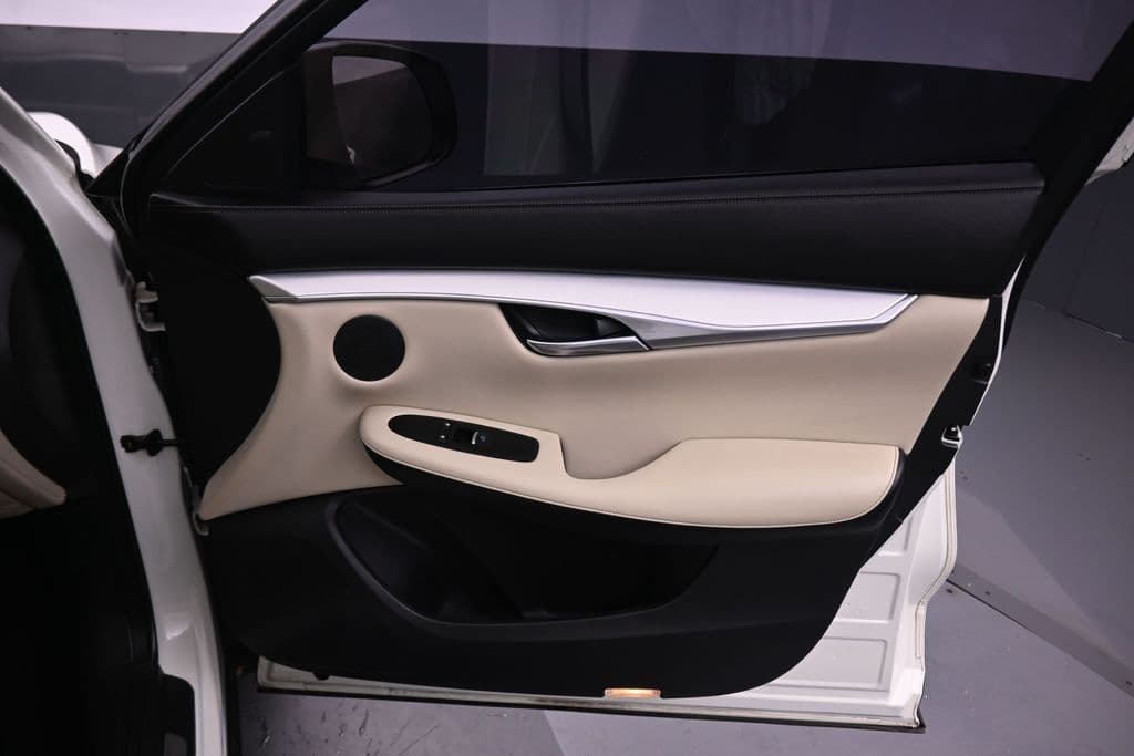 2019 INFINITI QX50 LUXE, photo 37 of 60