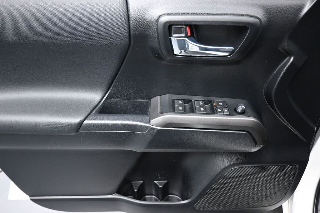 2022 Toyota Tacoma TRD Off-Road V6, photo 10 of 60