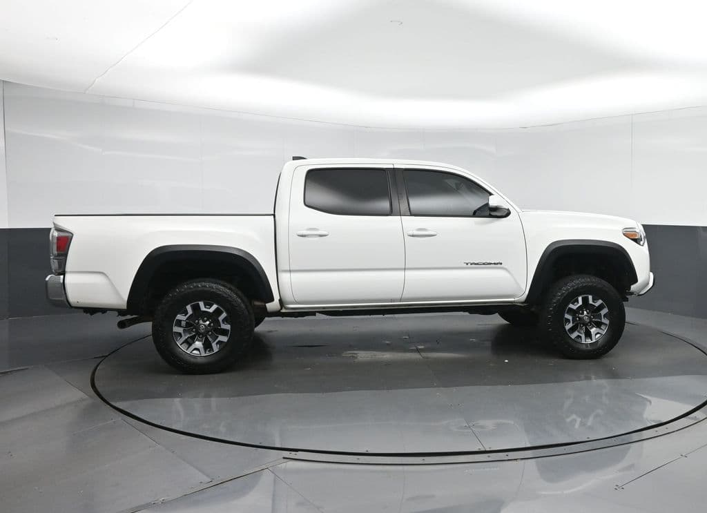 2022 Toyota Tacoma TRD Off-Road V6, photo 8 of 60