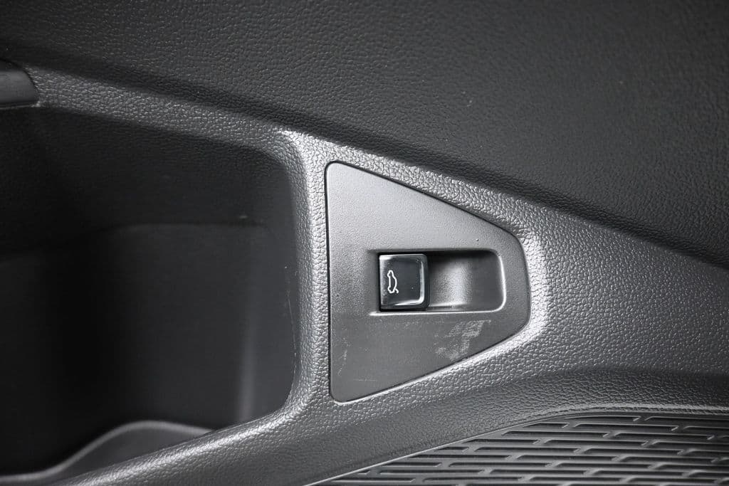 2019 Volkswagen Jetta R-Line, photo 11 of 56