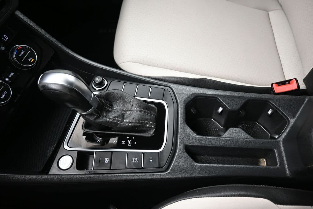 2019 Volkswagen Jetta R-Line, photo 22 of 56
