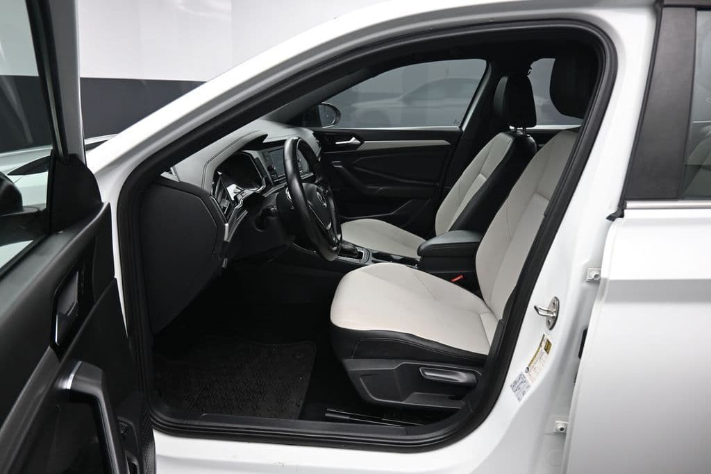 2019 Volkswagen Jetta R-Line, photo 12 of 56