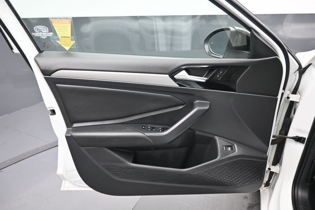 2019 Volkswagen Jetta R-Line, photo 9 of 56