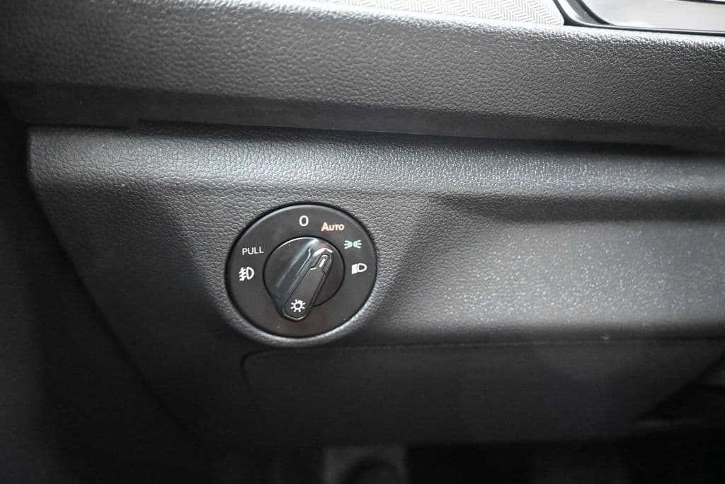 2019 Volkswagen Jetta R-Line, photo 25 of 56