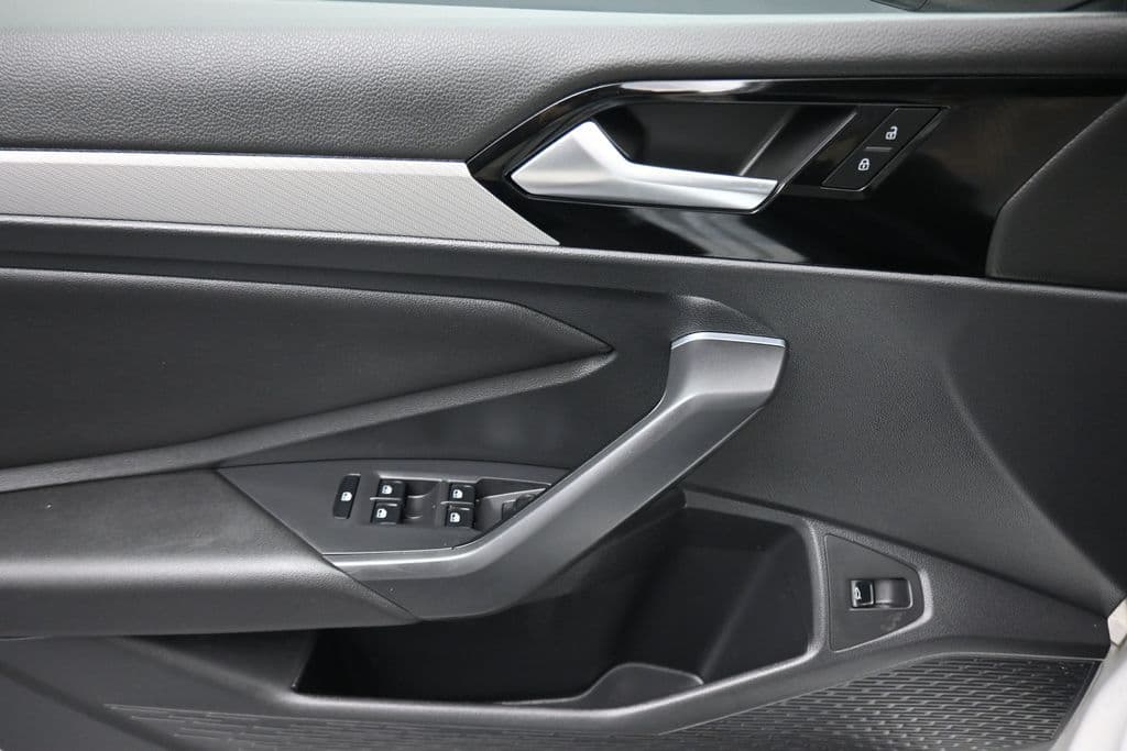 2019 Volkswagen Jetta R-Line, photo 10 of 56