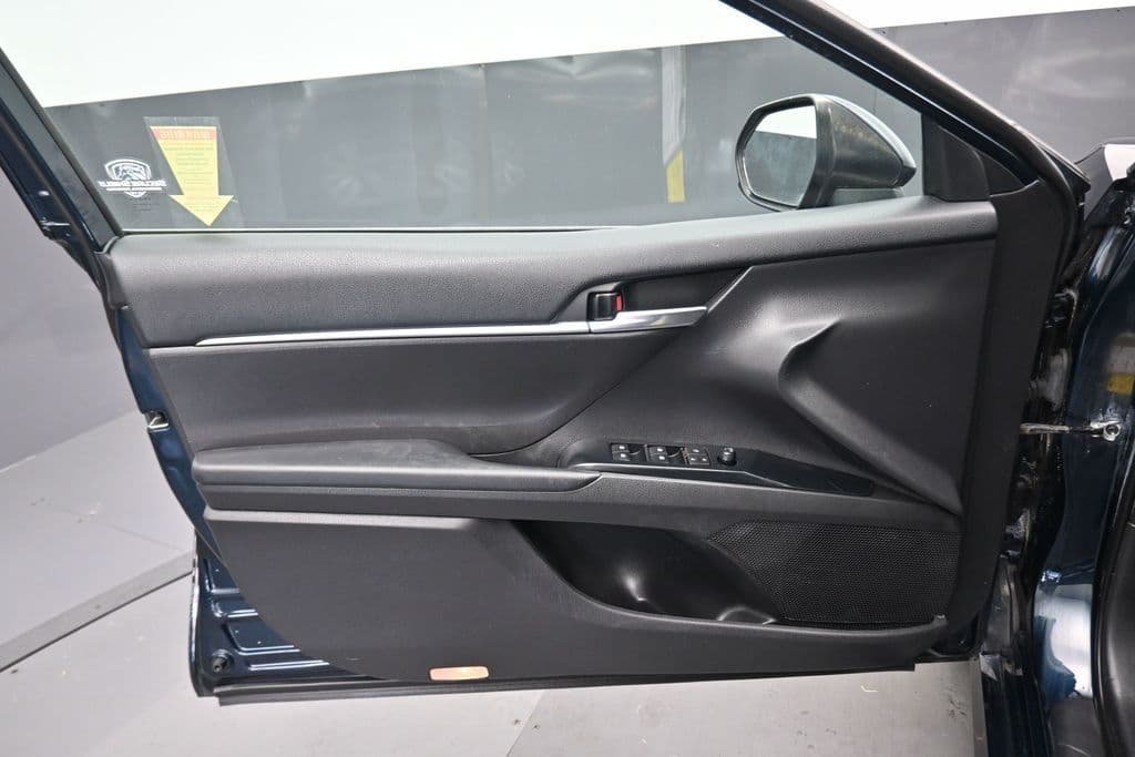 2019 Toyota Camry LE, photo 9 of 56