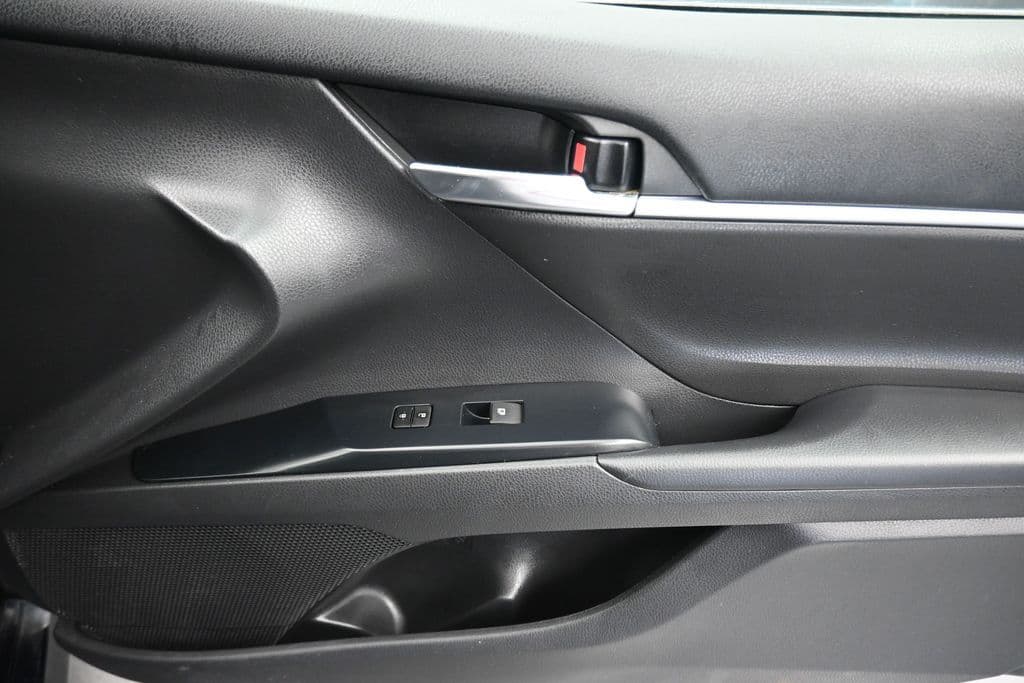 2019 Toyota Camry LE, photo 37 of 56