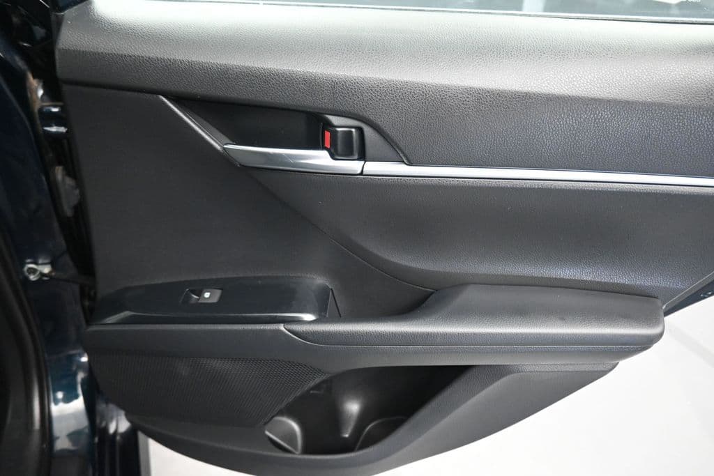 2019 Toyota Camry LE, photo 33 of 56