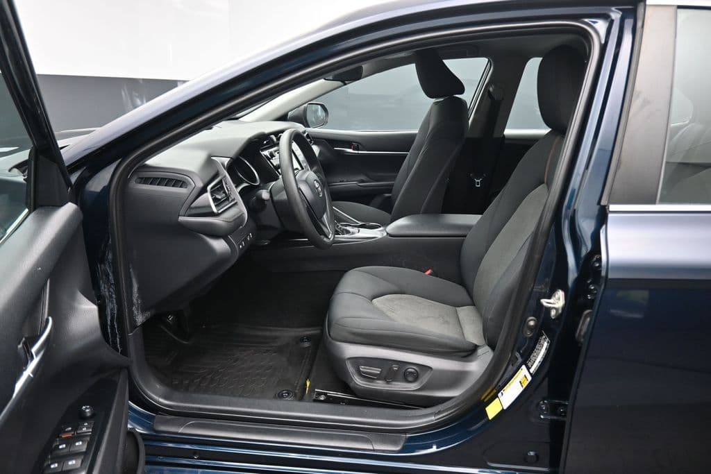2019 Toyota Camry LE, photo 11 of 56