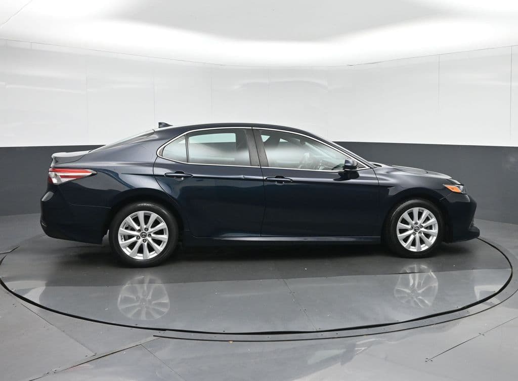 2019 Toyota Camry LE, photo 8 of 56