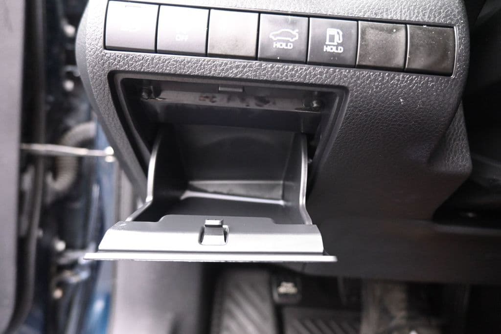2019 Toyota Camry LE, photo 24 of 56