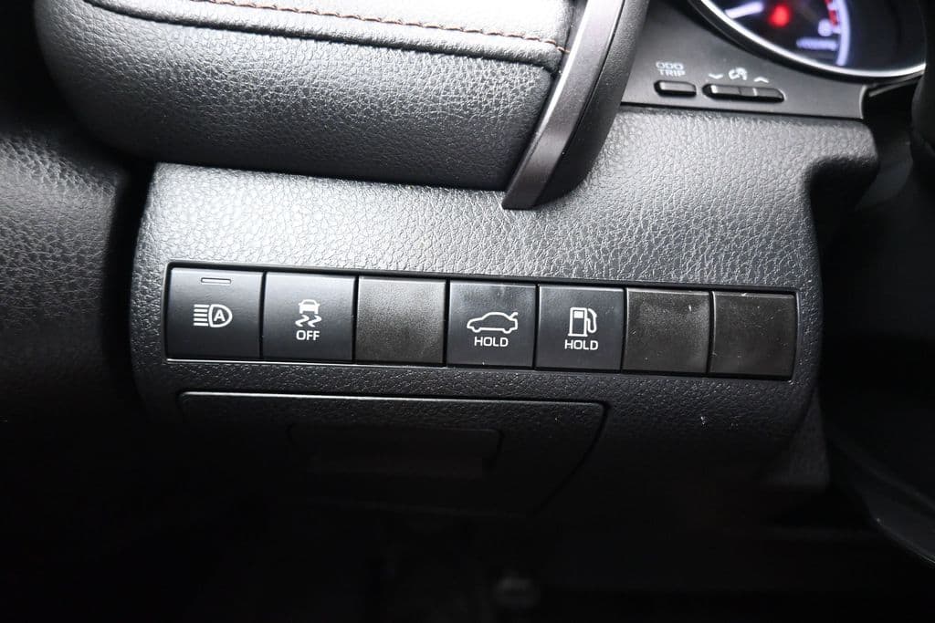 2019 Toyota Camry LE, photo 23 of 56