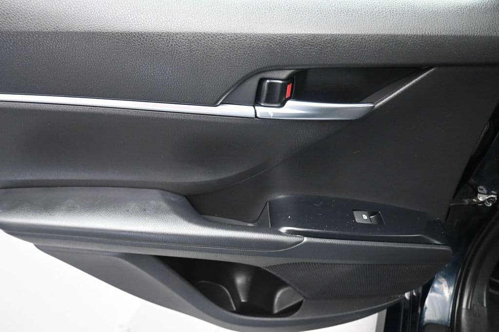 2019 Toyota Camry LE, photo 28 of 56
