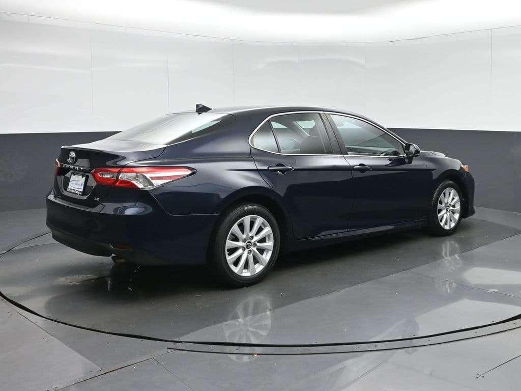 2019 Toyota Camry LE, photo 7 of 56