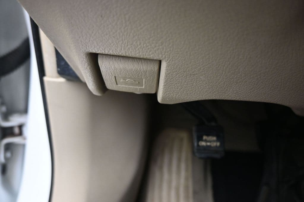 2012 Toyota Camry Hybrid LE, photo 24 of 54
