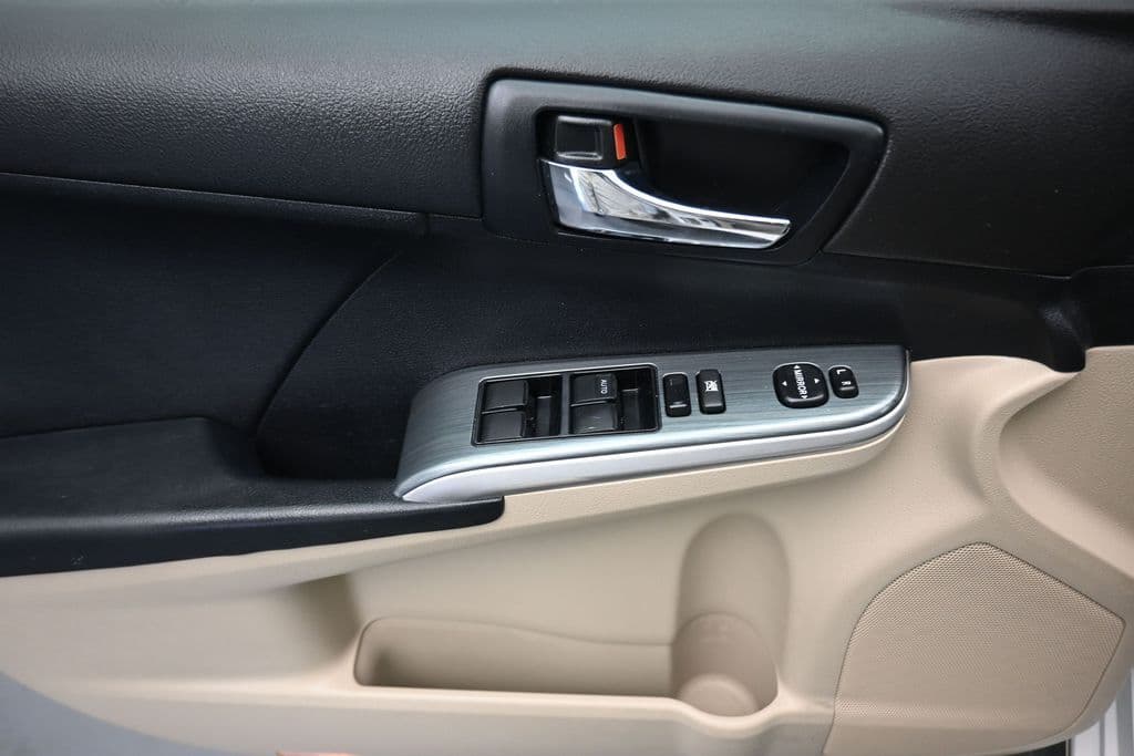 2012 Toyota Camry Hybrid LE, photo 10 of 54