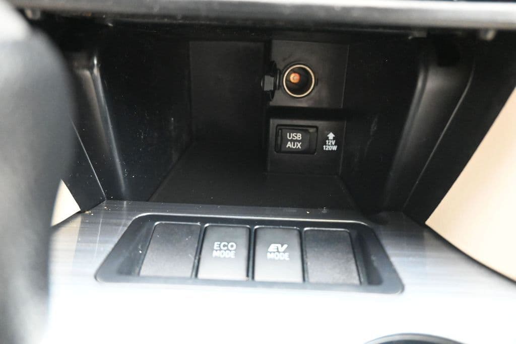 2012 Toyota Camry Hybrid LE, photo 18 of 54
