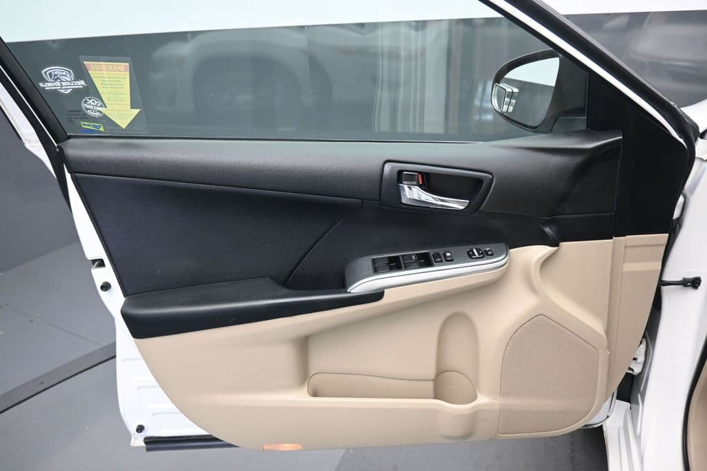 2012 Toyota Camry Hybrid LE, photo 9 of 54