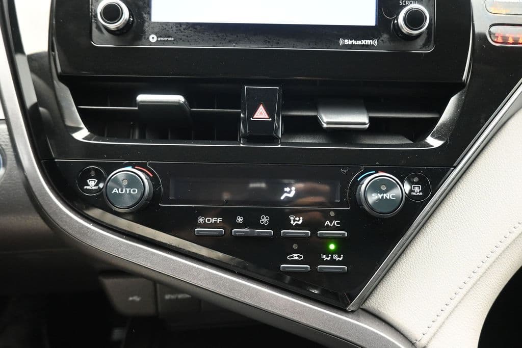 2021 Toyota Camry Hybrid LE, photo 19 of 56