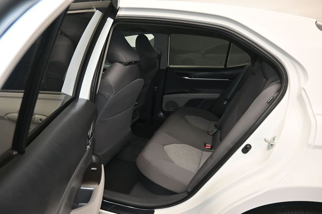 2021 Toyota Camry Hybrid LE, photo 31 of 56