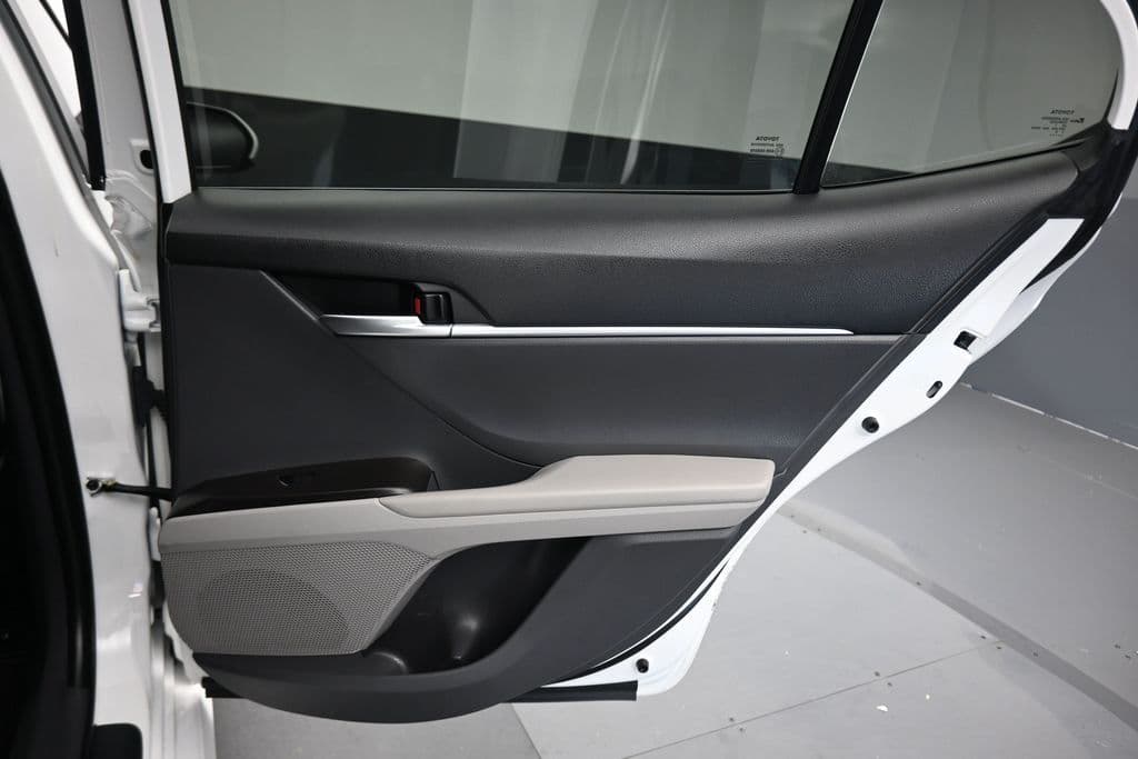 2021 Toyota Camry Hybrid LE, photo 34 of 56