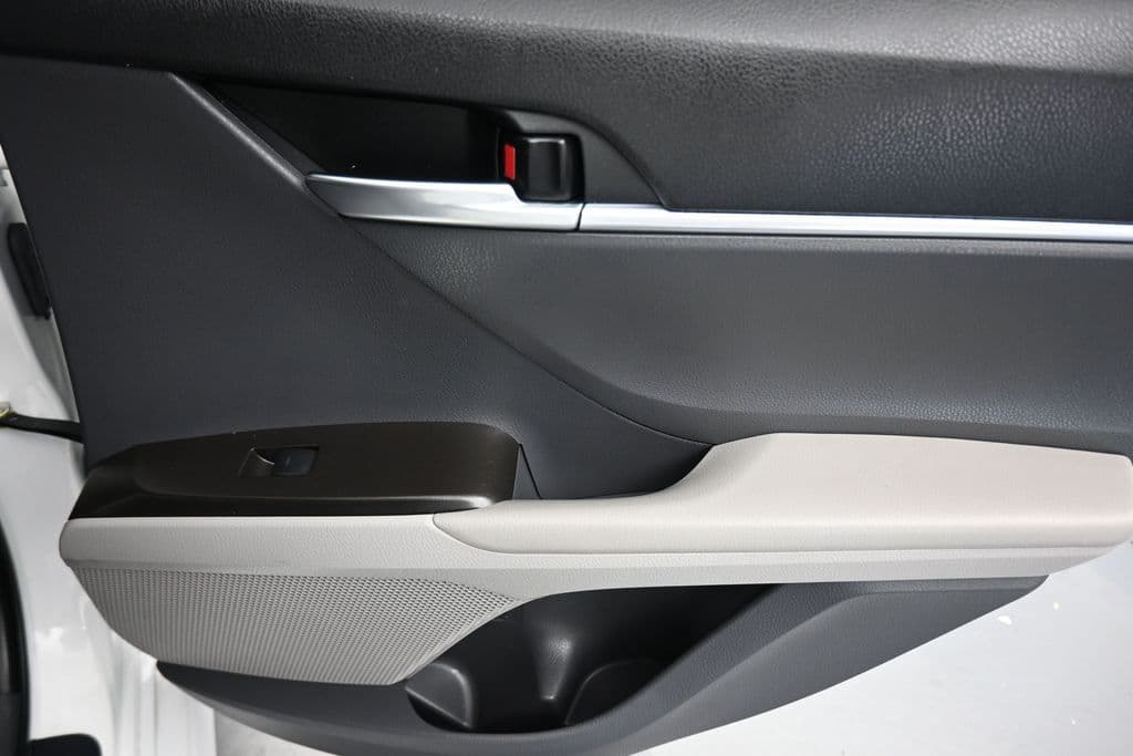 2021 Toyota Camry Hybrid LE, photo 35 of 56