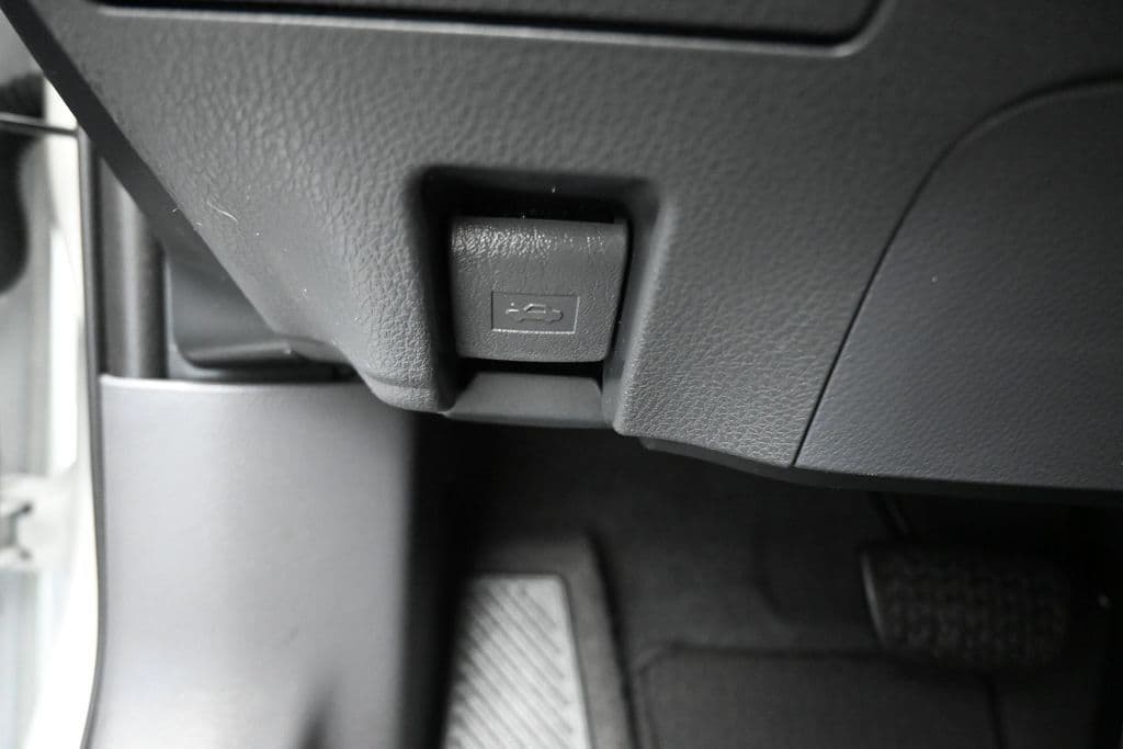 2021 Toyota Camry Hybrid LE, photo 27 of 56