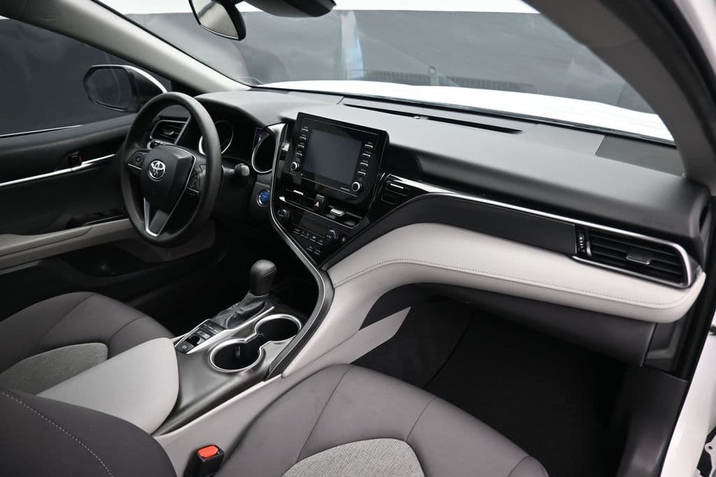2021 Toyota Camry Hybrid LE, photo 41 of 56