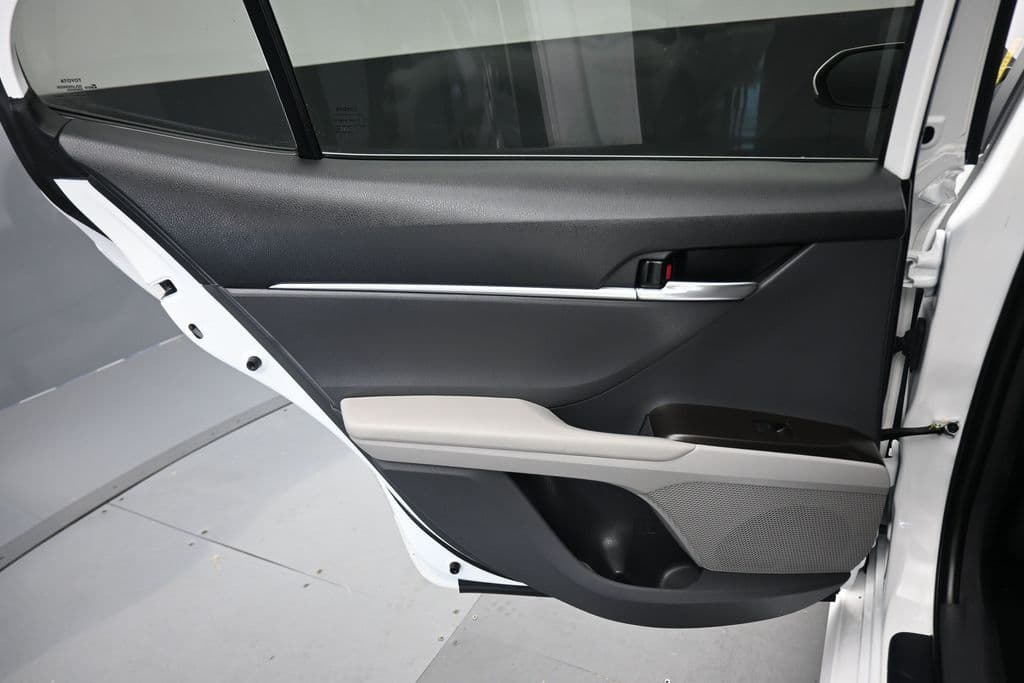 2021 Toyota Camry Hybrid LE, photo 29 of 56