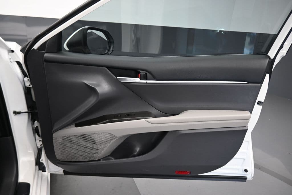 2021 Toyota Camry Hybrid LE, photo 38 of 56