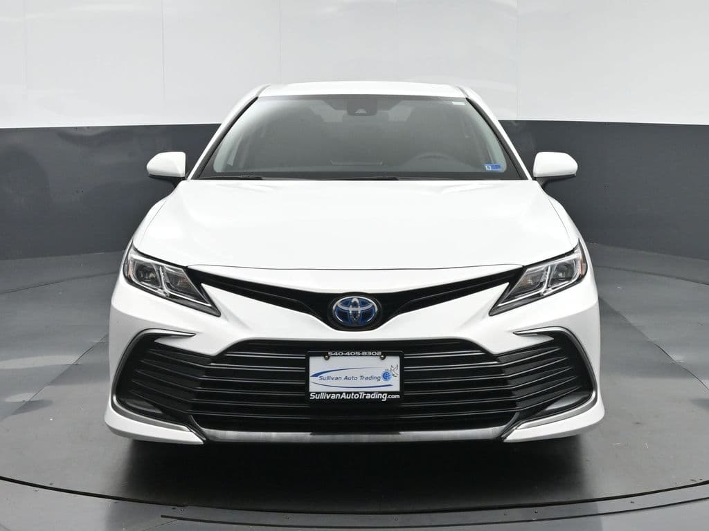 2021 Toyota Camry Hybrid LE, photo 2 of 56