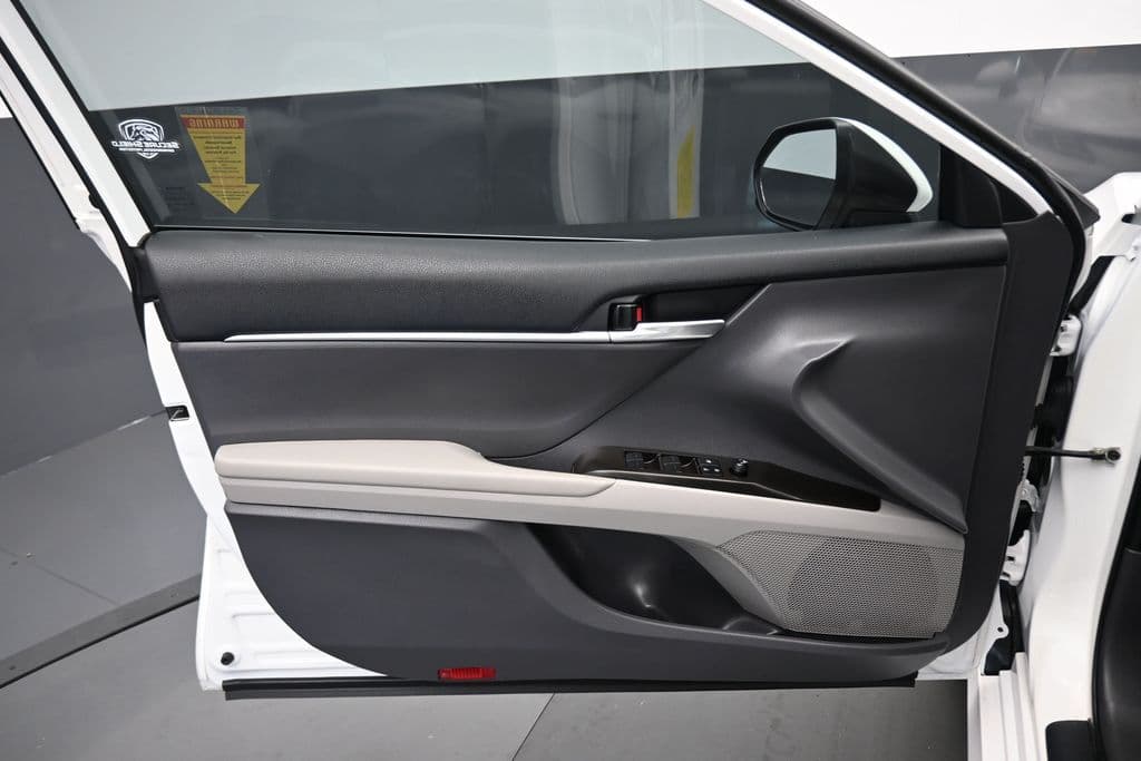 2021 Toyota Camry Hybrid LE, photo 9 of 56