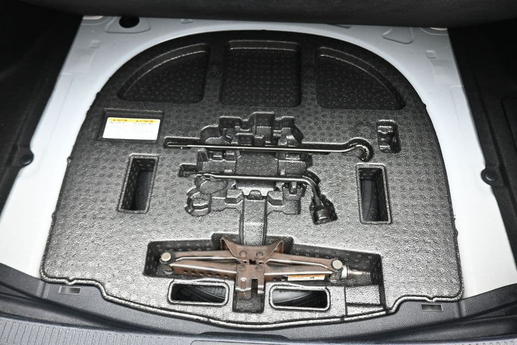 2021 Toyota Camry Hybrid LE, photo 43 of 56