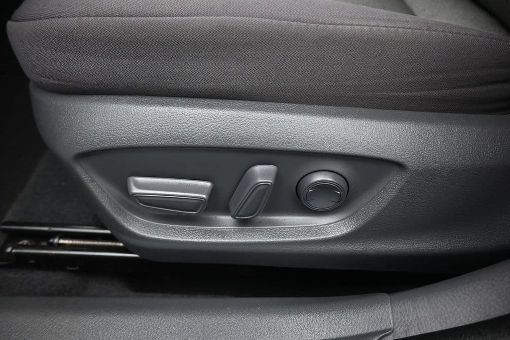 2021 Toyota Camry Hybrid LE, photo 12 of 56