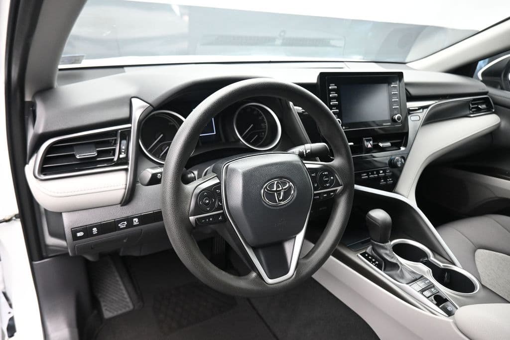2021 Toyota Camry Hybrid LE, photo 13 of 56