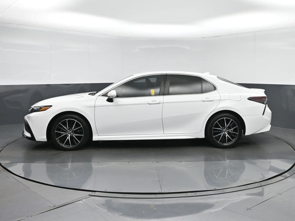 2023 Toyota Camry SE, photo 4 of 56