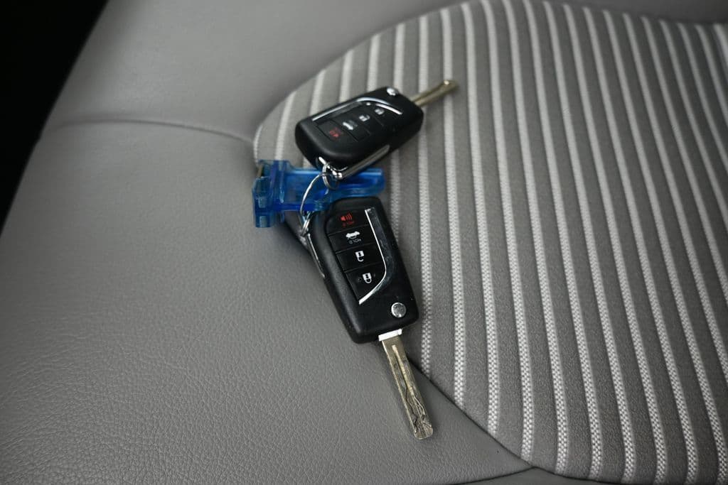 2023 Toyota Camry SE, photo 48 of 56