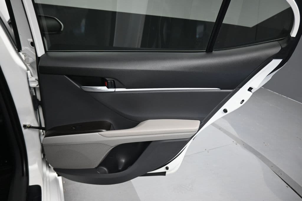 2023 Toyota Camry SE, photo 33 of 56