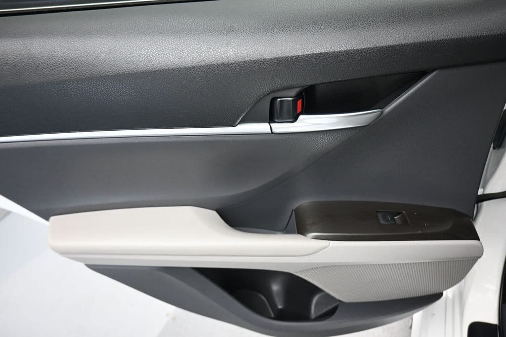 2023 Toyota Camry SE, photo 29 of 56
