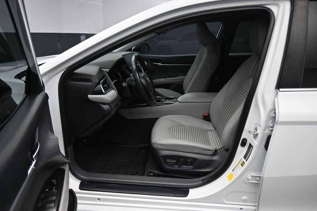 2023 Toyota Camry SE, photo 11 of 56