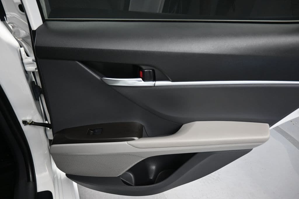 2023 Toyota Camry SE, photo 34 of 56