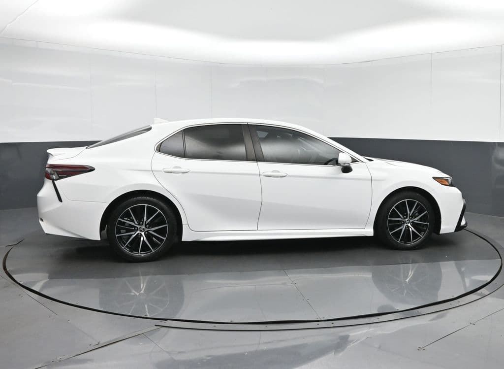 2023 Toyota Camry SE, photo 8 of 56