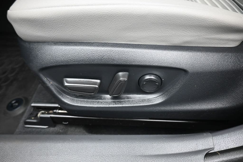 2023 Toyota Camry SE, photo 12 of 56