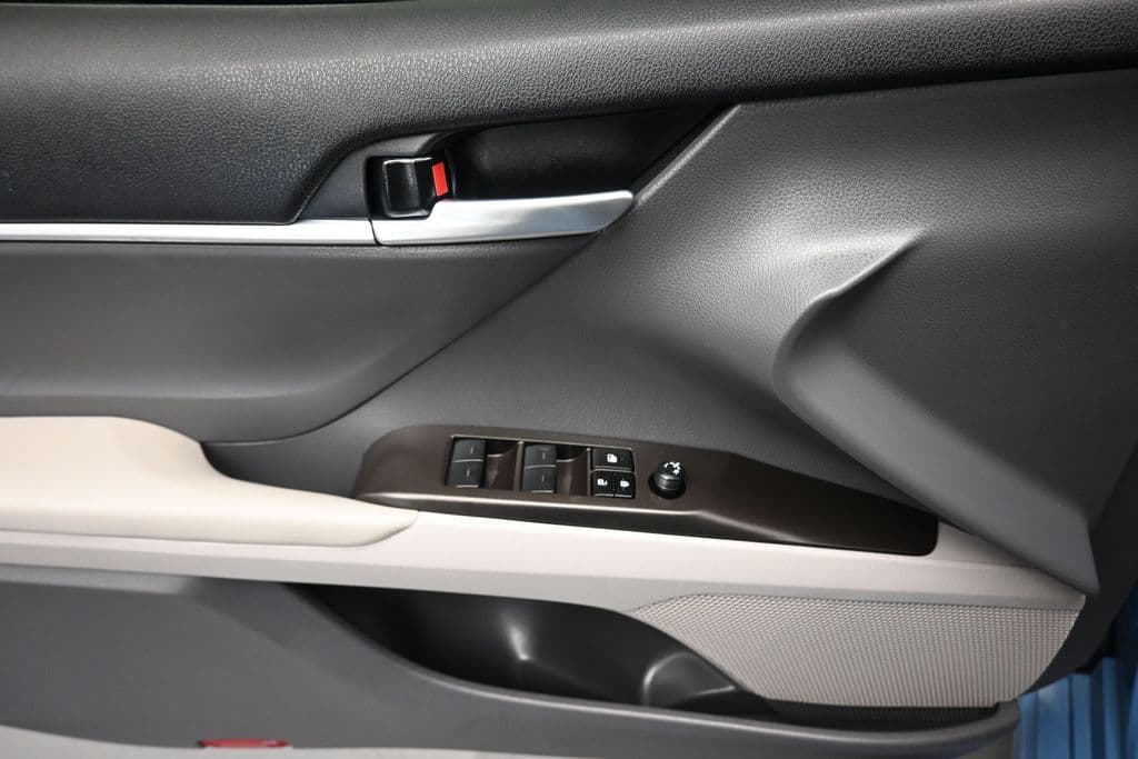 2024 Toyota Camry SE, photo 10 of 57