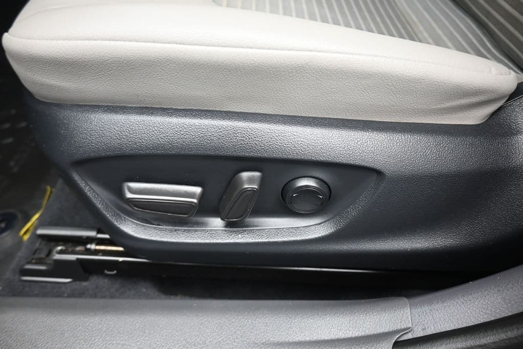 2024 Toyota Camry SE, photo 12 of 57